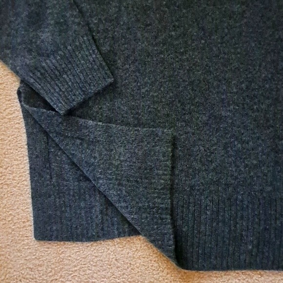 LARGE HM Oversized Sweater. - Picture 4 of 10